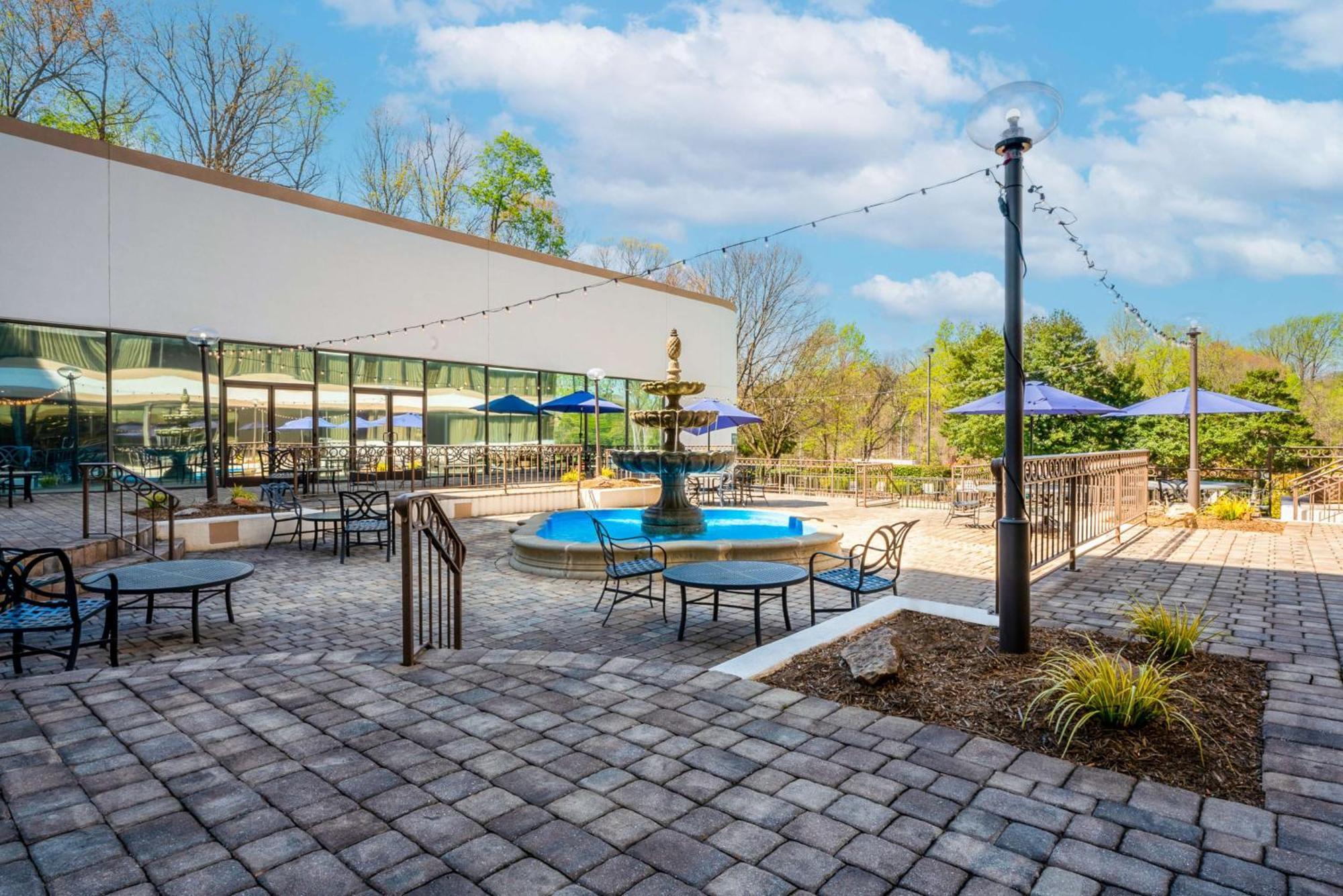 Doubletree By Hilton South Charlotte Tyvola Hotel Exterior photo